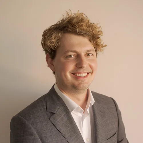 headshot of Eric Wengrowski