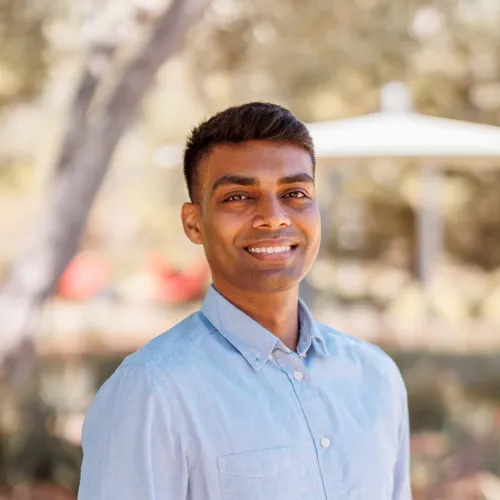 headshot of Surya Ramalingam